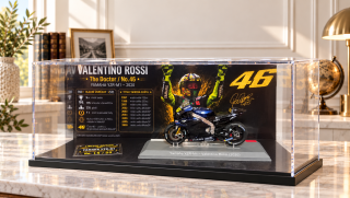 Valentino Rossi 46 – Yamaha YZR-M1 (2020), limitovaná edice ve vitríně